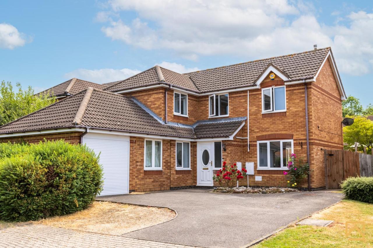 Cosy 5 Bedroom House - Central By Valore Property Services Loughton  Exterior photo